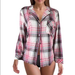 3/20Victoria's Secret Pink Black Flanel Pajama Top